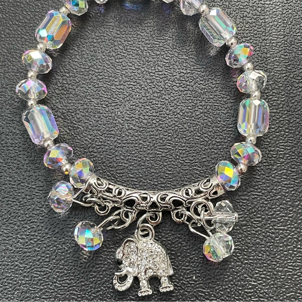 * Czech Crystal Elephant Charm Bracelet 7”-8” stretchy NEW Gorgeous!